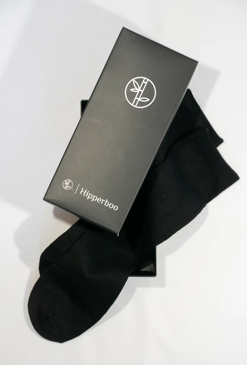 Zwart Hipperboo cadeaudoosje met zwarte bamboesokken